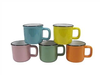 Keramisk farget kaffekrus